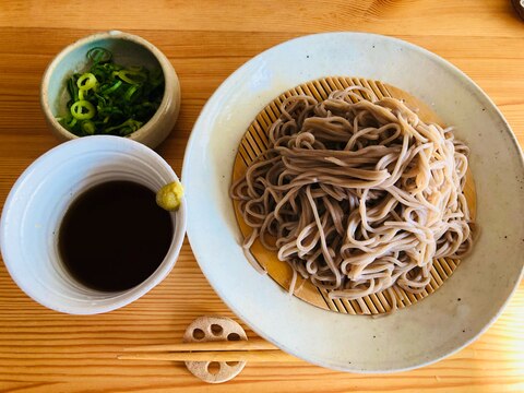 ざる蕎麦と手作りだし醤油。